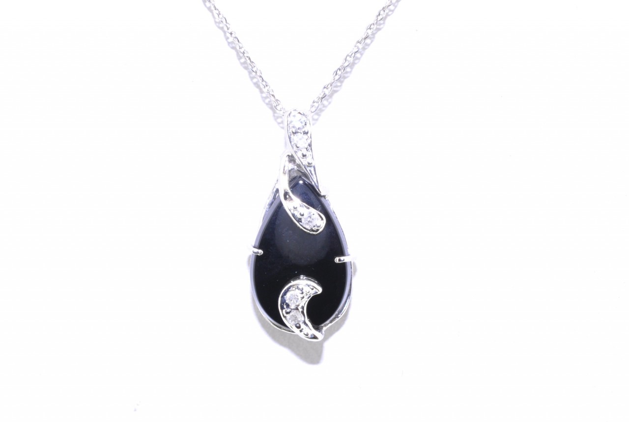 14K White Gold Onyx Teardrop Charm with Diamond Accents 52001163 | Shin Brothers* 14K White Gold Onyx Teardrop Charm with Diamond Accents 52001163 | Shin Brothers*