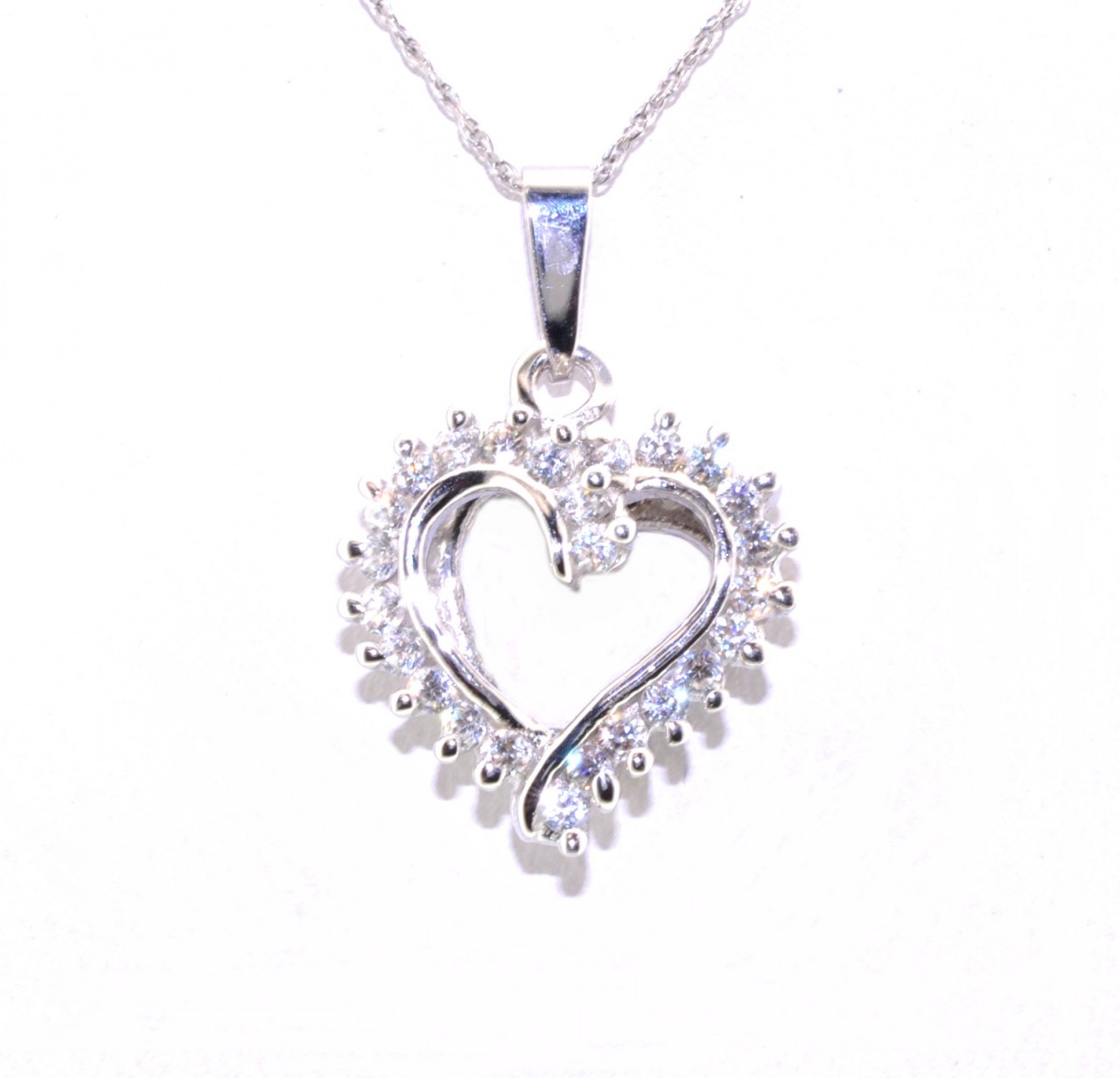 14K White Gold CZ Heart Pendant 52001191 | Shin Brothers* 14K White Gold CZ Heart Pendant 52001191 | Shin Brothers*
