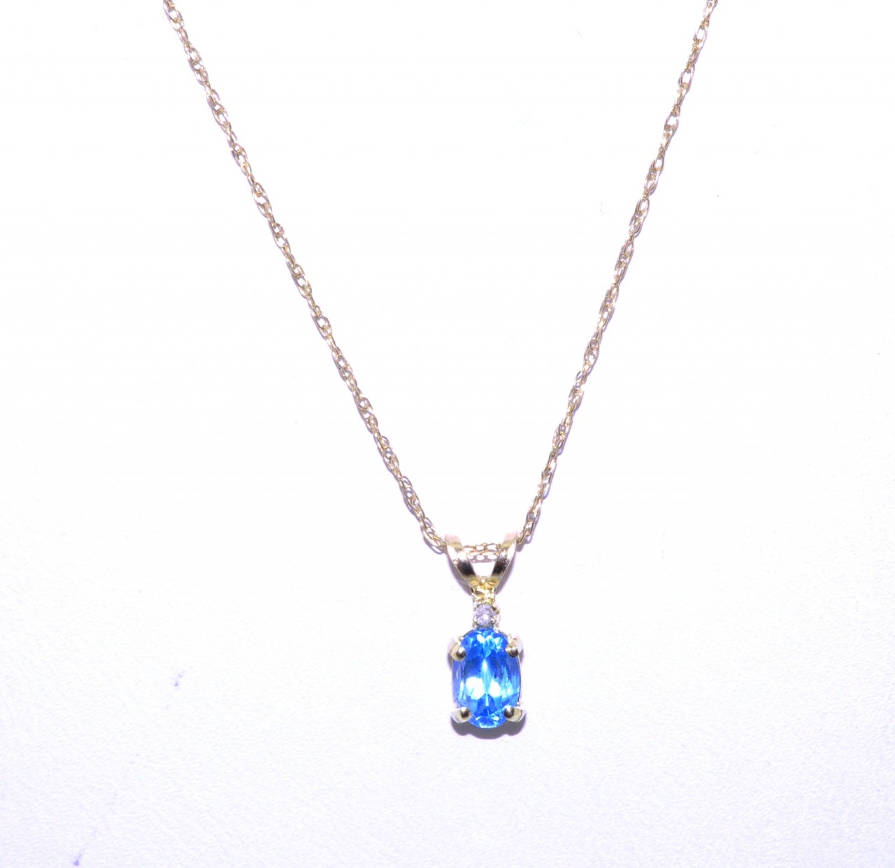 14K Yellow Gold Blue Topaz/Diamond Pendant 52000173 | Shin Brothers 14K Yellow Gold Blue Topaz/Diamond Pendant 52000173 | Shin Brothers