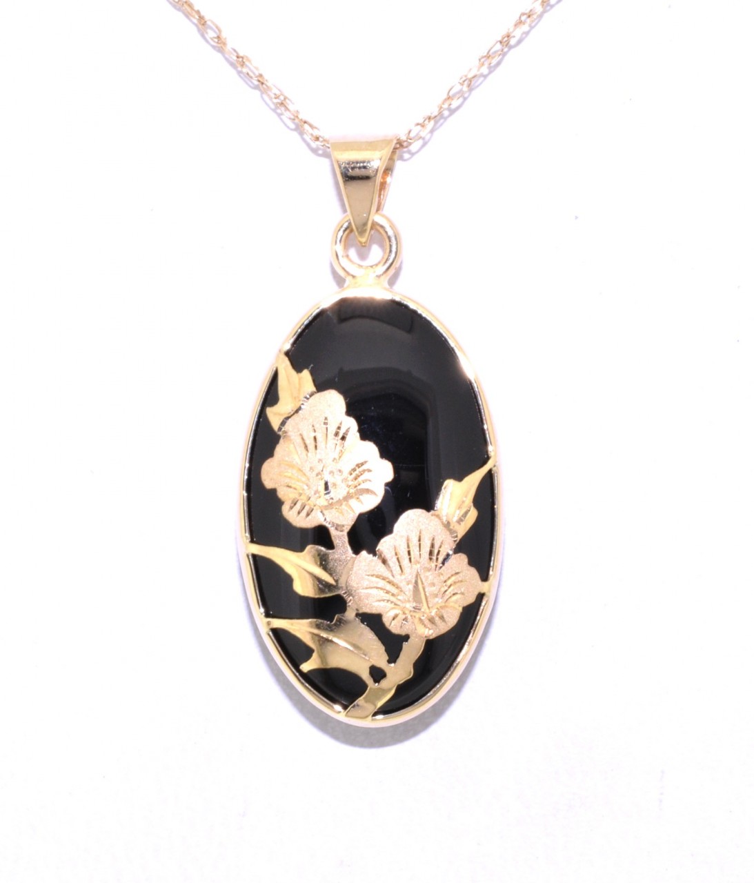 14K Yellow Gold Oval Onyx Floral Pendant By Shin Brothers*  52001220 