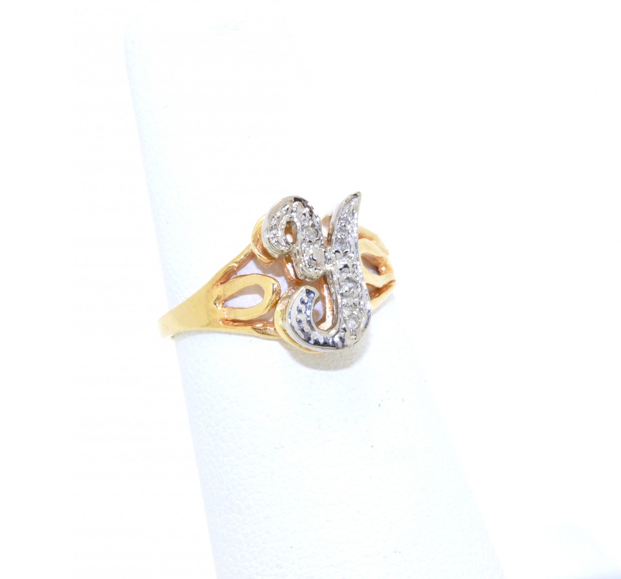 14K Yellow Gold Size 5 "Y" Diamond Initial Ring 11003222 | Shin Brothers* 14K Yellow Gold Size 5 "Y" Diamond Initial Ring 11003222 | Shin Brothers*