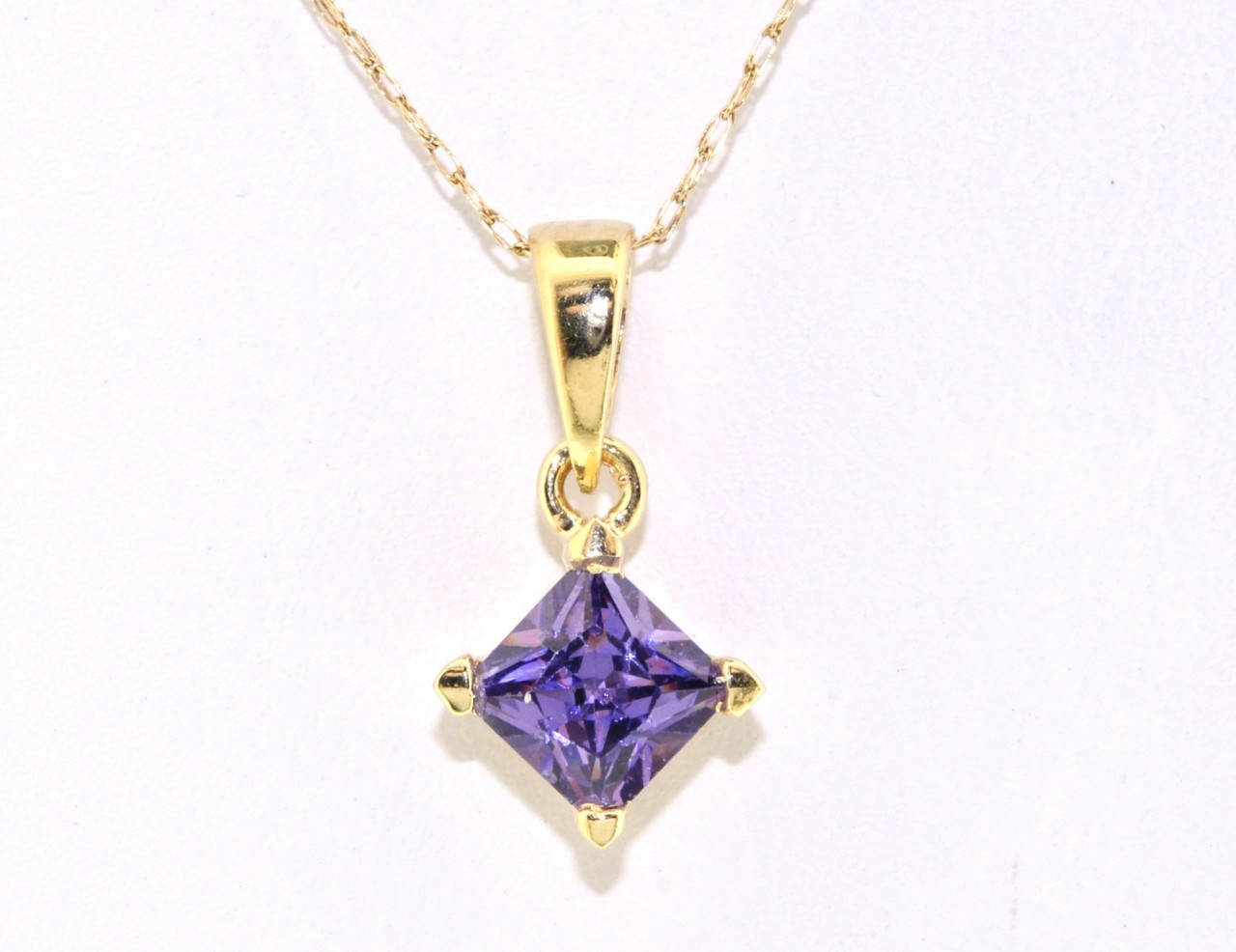 14K Yellow Gold Purple CZ Charm 52001371 | Shin Brothers* 14K Yellow Gold Purple CZ Charm 52001371 | Shin Brothers*