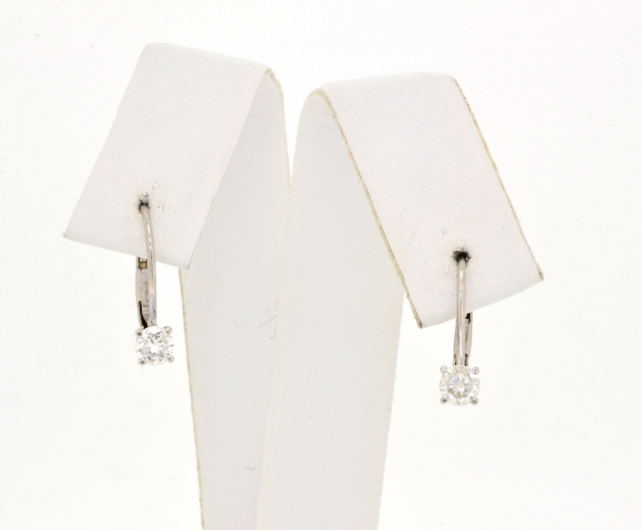 14K White Gold Diamond Earrings 41000240 | Shin Brothers* 14K White Gold Diamond Earrings 41000240 | Shin Brothers*