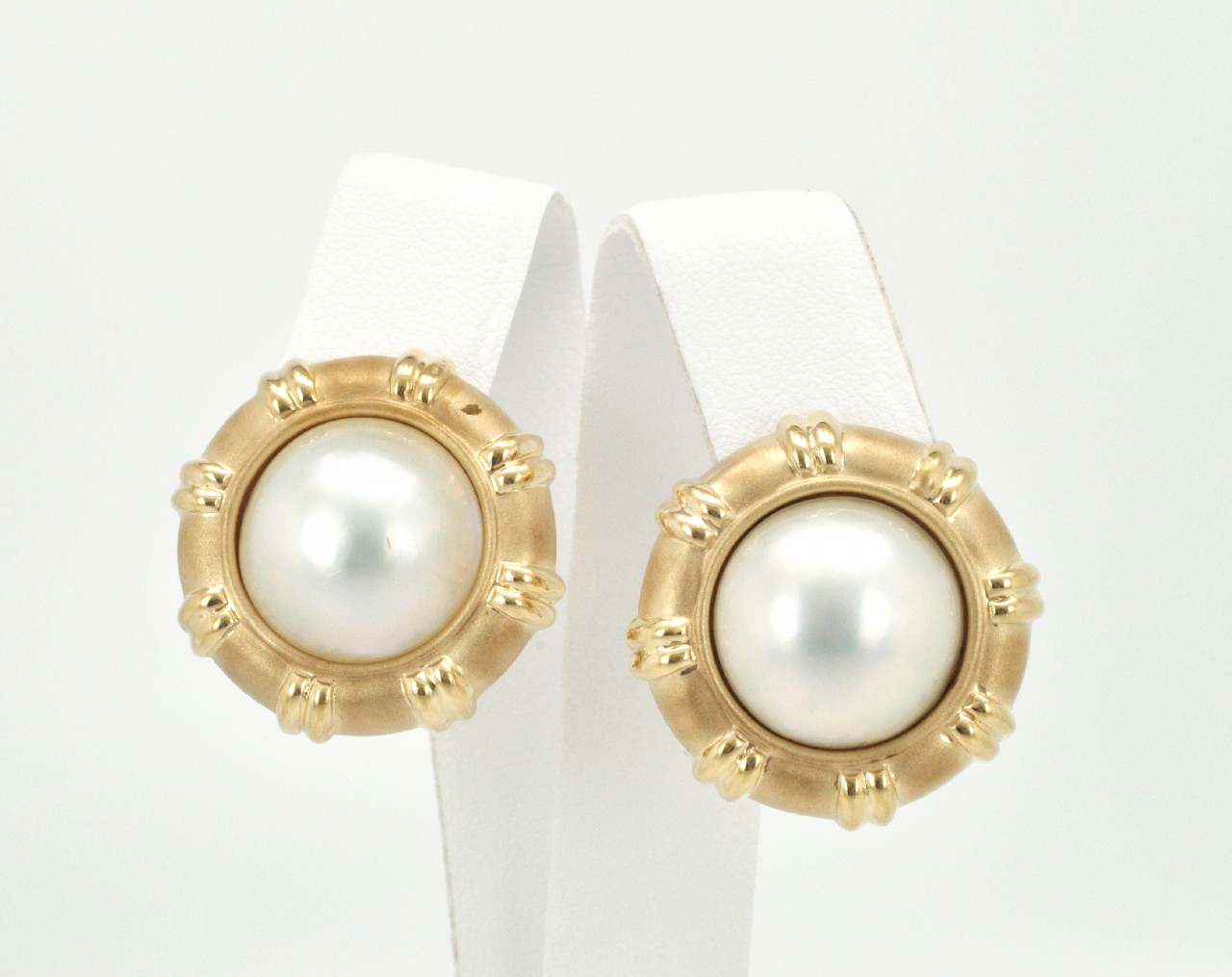 14K Yellow Gold  Mobi Pearl Omega Back Earrings 42000764 | Shin Brothers *  14K Yellow Gold  Mobi Pearl Omega Back Earrings 42000764 | Shin Brothers *