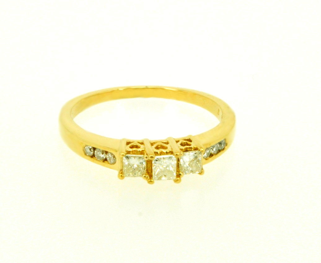 14K Yellow Gold Diamond Past, Present, Future Ring 11003587 | Shin Brothers* * 14K Yellow Gold Diamond Past, Present, Future Ring 11003587 | Shin Brothers* *