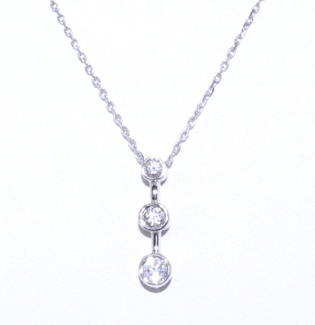 14K White Gold Diamond Journey Necklace 31000434 | Shin Brothers* 14K White Gold Diamond Journey Necklace 31000434 | Shin Brothers*