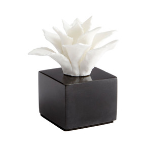 Home Accents Statues/Sculptures by Cyan ( 208 | 10283 ) 