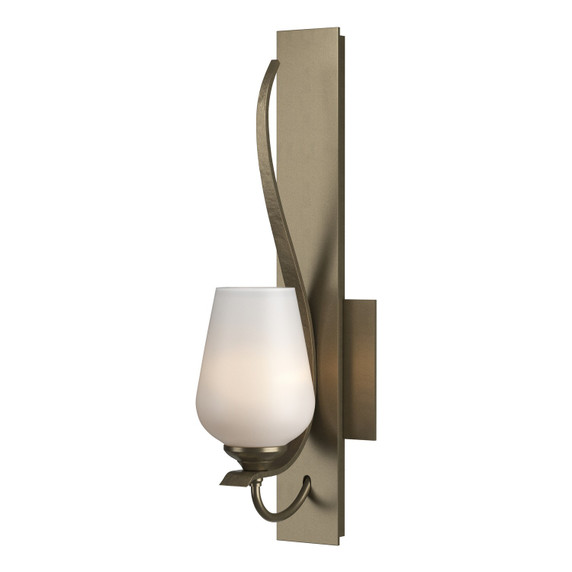 Sconces Single Glass by Hubbardton Forge ( 39 | 203035-SKT-84-GG0303 Flora ) 