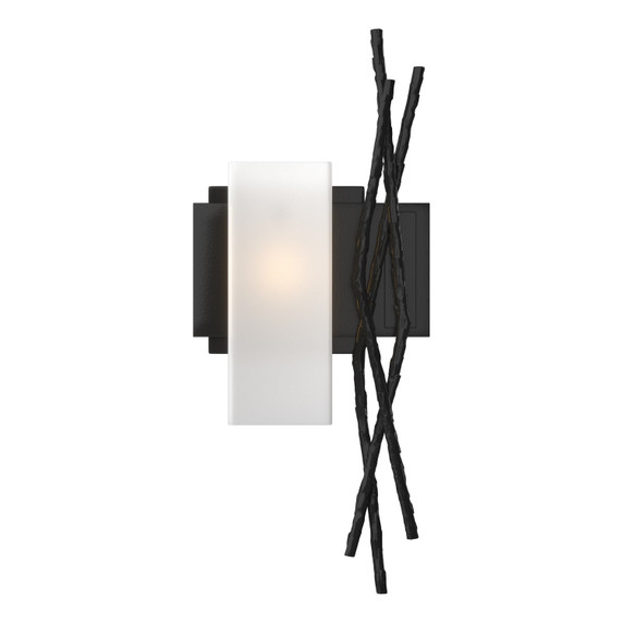 Sconces Single Glass by Hubbardton Forge ( 39 | 207670-SKT-LFT-10-GG0351 Brindille ) 