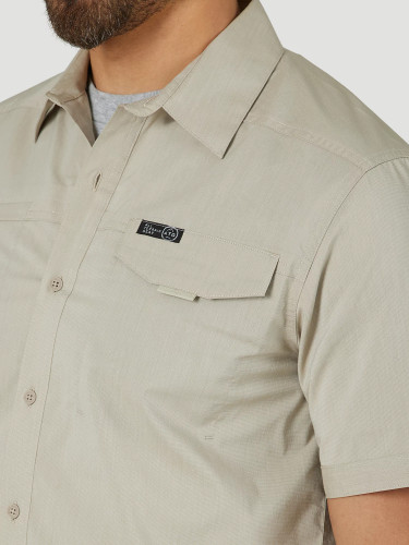 Wrangler Men's ATG Short Sleeve Asymmetric Zip Pocket Shirt - Aluminum -  Chaar