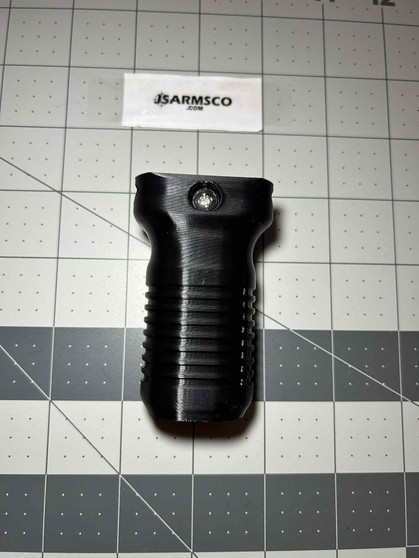 Stubby straight foregrip