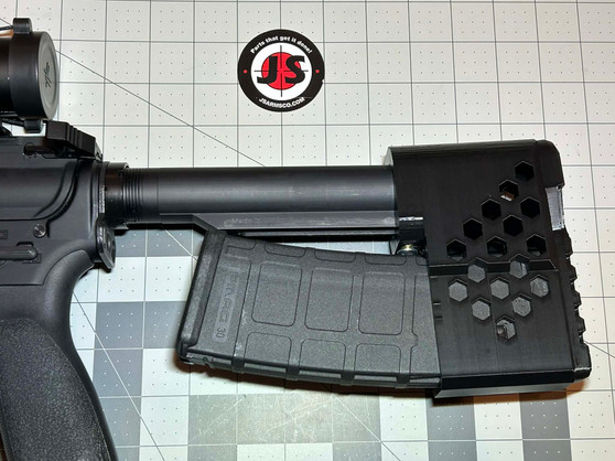 AR15 minimal buttstock with extra mag holder