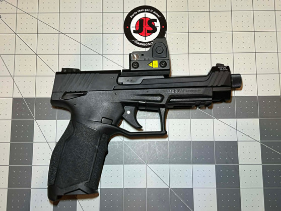Taurus TX22 Competition top picatinny rail