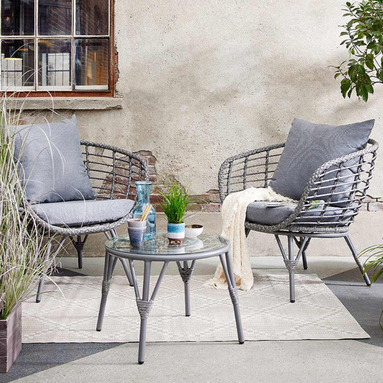 Outdoor bistro table and shop 2 chairs