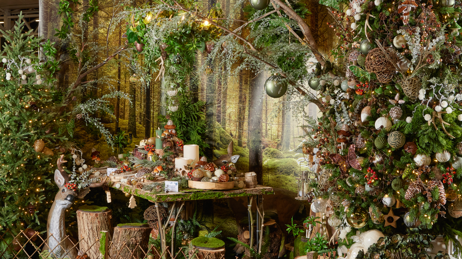 Earthy Elegance: woodland greens with warm metallics