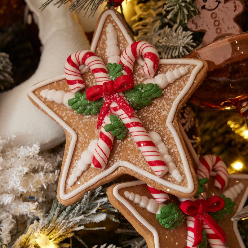 Cookie star with candy cane bow