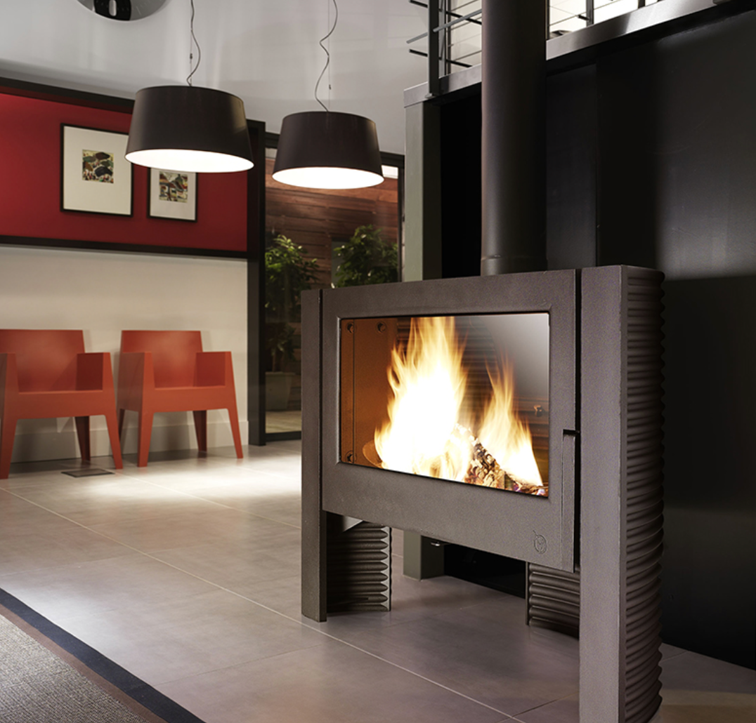 Invicta Itaya Cast Iron Wood Burning Stove - 6110-44