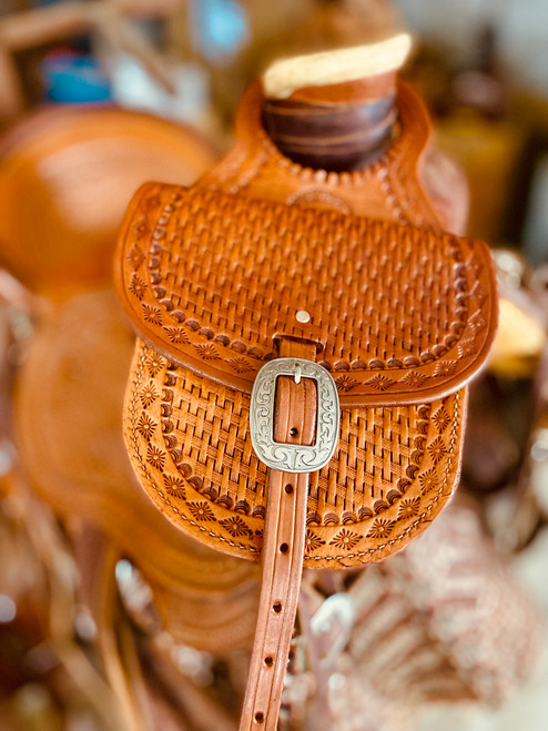 Border with full basket weave