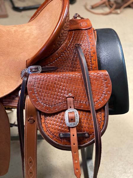 Full basket with Running W border