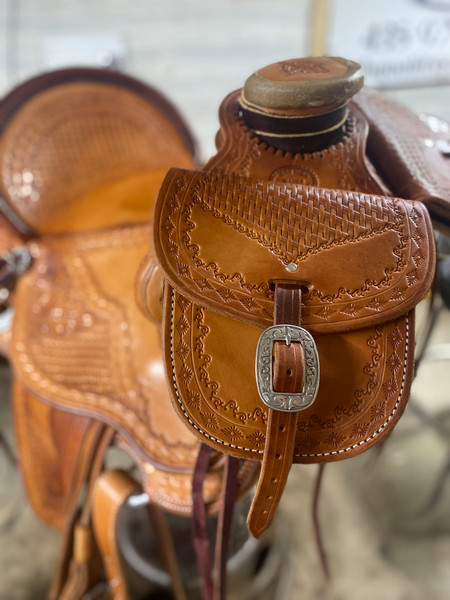 Single horn bag