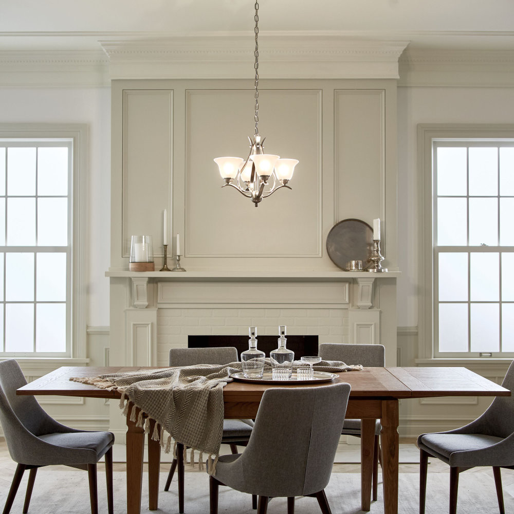 {"pim_id":"147_dining_dover_2019ni_overall_day_1b_v1_1k","sku":"147_2019NI","media_type":"media"}