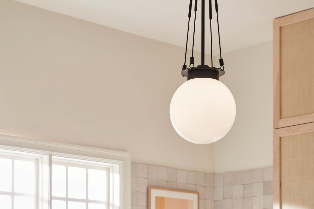 {"pim_id":"147_Kitchen_Albers_52582BK_Detail_Day_1A_1k","sku":"147_52582","media_type":"media"}