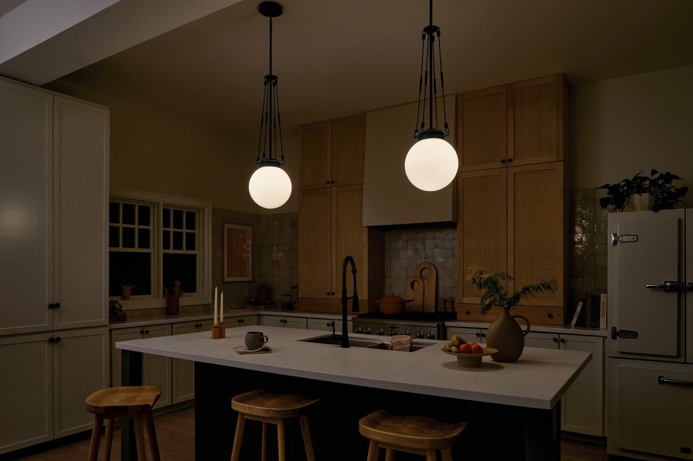 {"pim_id":"147_Kitchen_Albers_52582BK_Overall_Night_1A_1k","sku":"147_52582","media_type":"media"}