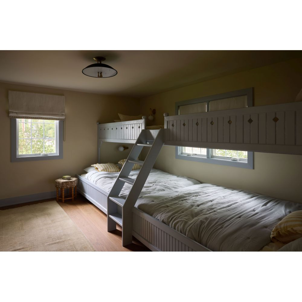 {"pim_id":"154_larkin_c4416_pbrsbk_reade_5100_agb_design_kate_marker_photo_margaret_rajic_3__v1_1k","sku":"154_C4416-PBR/SBK","media_type":"media"}