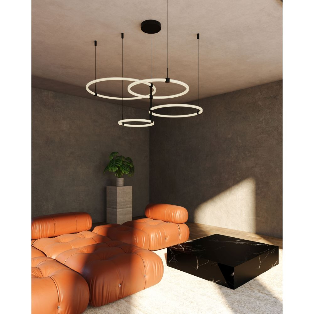 {"pim_id":"773_bruni_ch24755_bk_lifestyle_v1_1k","sku":"773_CH24755","media_type":"media"}