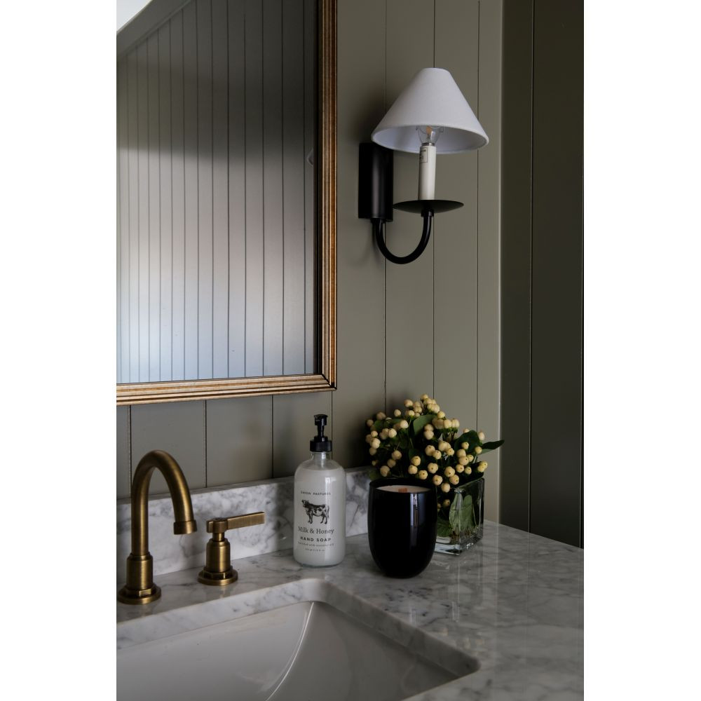 {"pim_id":"735_lenore_h464101_sbk_design_sam_cram_photo_allison_elefante_v1_1k","sku":"735_H464101","media_type":"media"}