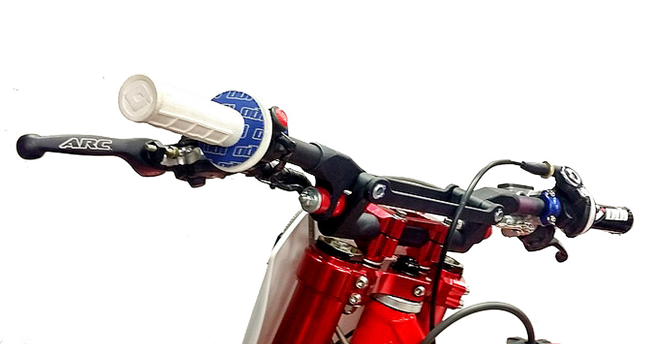 EVO2 Plastic Outer Mount Roost Deflector. Easy Installation with two bolts on the front with Front mounting plate. New Design prevents Roost Deflector from sliding on the Debris Deflectors bars. EVO2 Plastic Outer Mount Roost Deflectors can be used on Standard Debris Deflectors, EVO2 Debris Deflectors or Composite Moto Roost Deflectors Mounts. Sold in Pairs. Fits 2005+ RR/RS/RR-S (Including 125 RR-S) 2015+ XT, 2009+ Evo.
