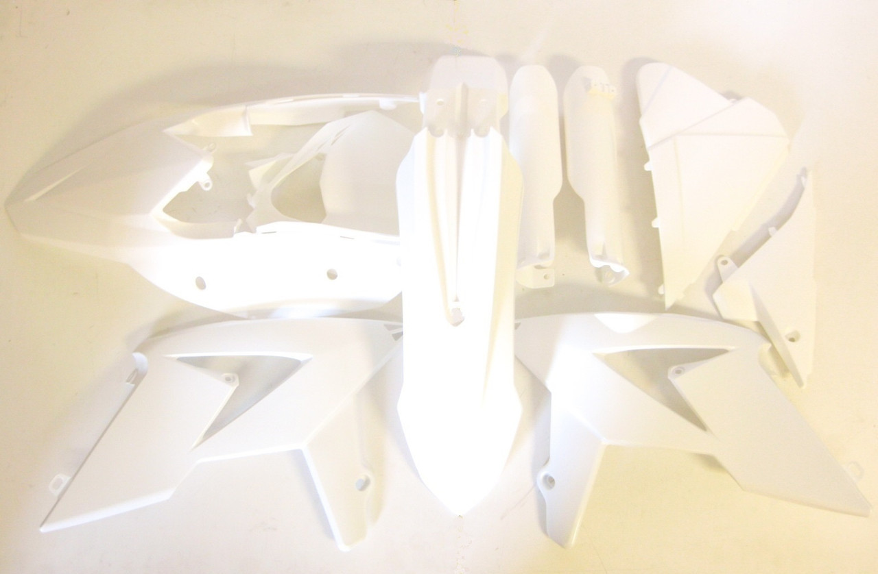 Complete Plastic Kit, White, 2019 RR Complete 2019 Beta RR Plastics Kit includes front & rear fender, headlight shroud, radiator shrouds, airbox panels, & fork guards. Does not include radiator grills or frame guards