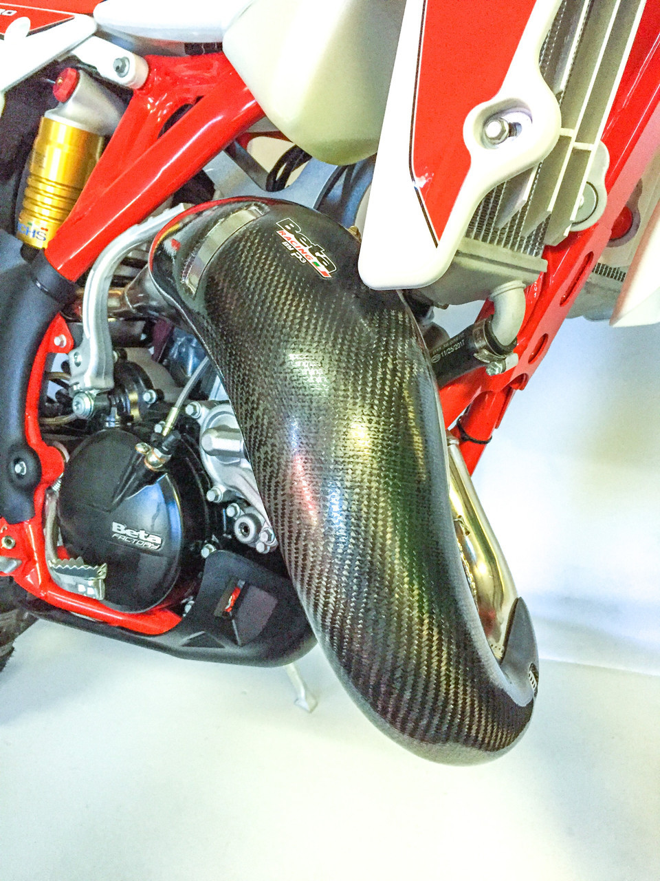 Carbon, Fiberglass & Kevlar composites for impact strength. Proprietary blend of high-temp resins for long life & strength Hi temp coating on under side to resist heat. Hand molded design for a perfect fit. Made in the USA.