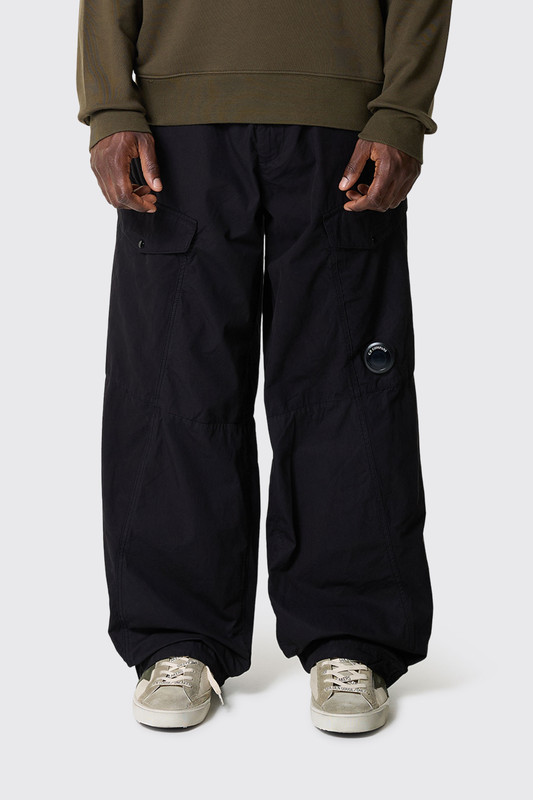 C.P. Company Micro-Reps Boxy Lens Cargo Pants 21CMPA116A-110324G 999 Black