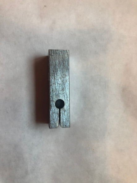 LOWER SAW GUIDE SLOT WITH V FRONT FITS HOBART MODELS 5215, 5216, 5514, 5614