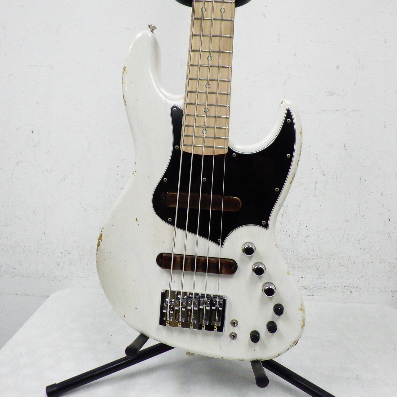 Used Xotic XJ-1T 5 STRING BASS J Type Bass Guitar White 5-String Used Xotic XJ-1T 5 STRING BASS J Type Bass Guitar White 5-String