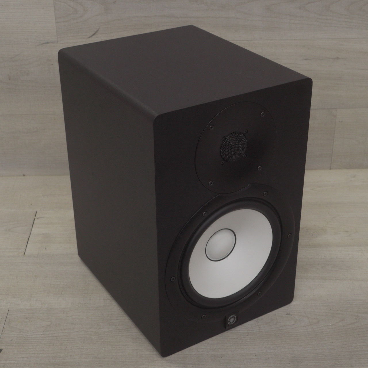 Used Yamaha HS8 SINGLE Powered Studio Monitor Used Yamaha HS8 SINGLE Powered Studio Monitor