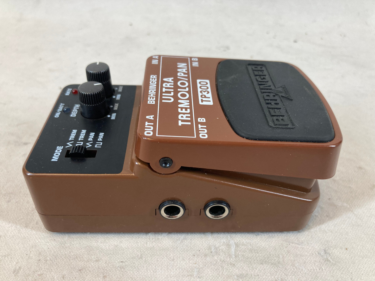 Used Behringer TP300 ULTRA TREMOLO Pedal 41127-S000054544