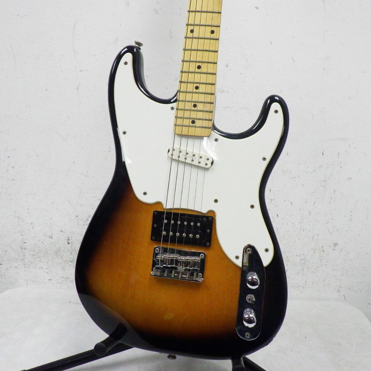 Amazon.com: Squier Stratocaster Electric Guitar Pack, with 2