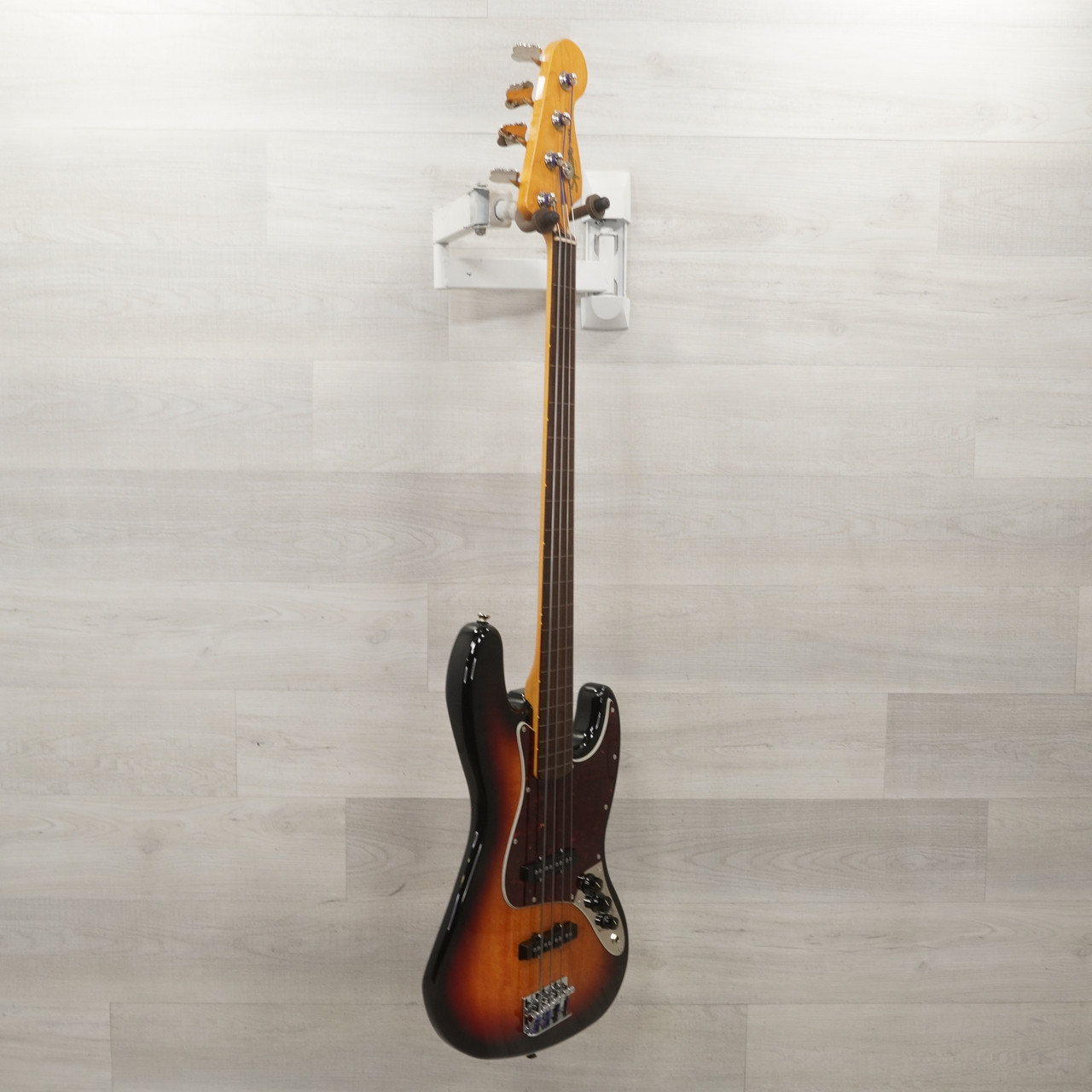 Squier classic vibe fretless new arrivals