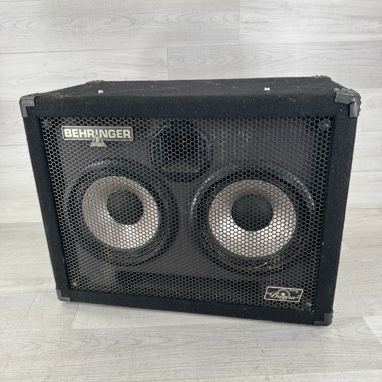 BEHRINGER ULTRABASS BB210 - Geek IN Box