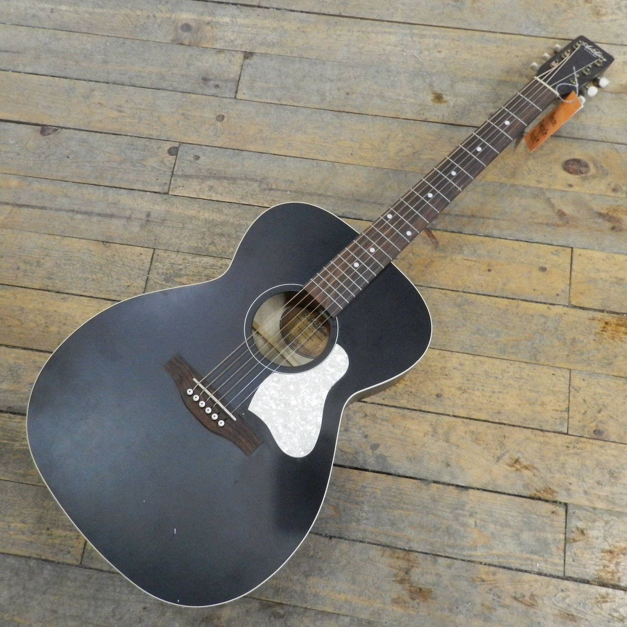 Used Art & Lutherie LEGACY FADDED BLACK Solid Top Acoustic Guitar