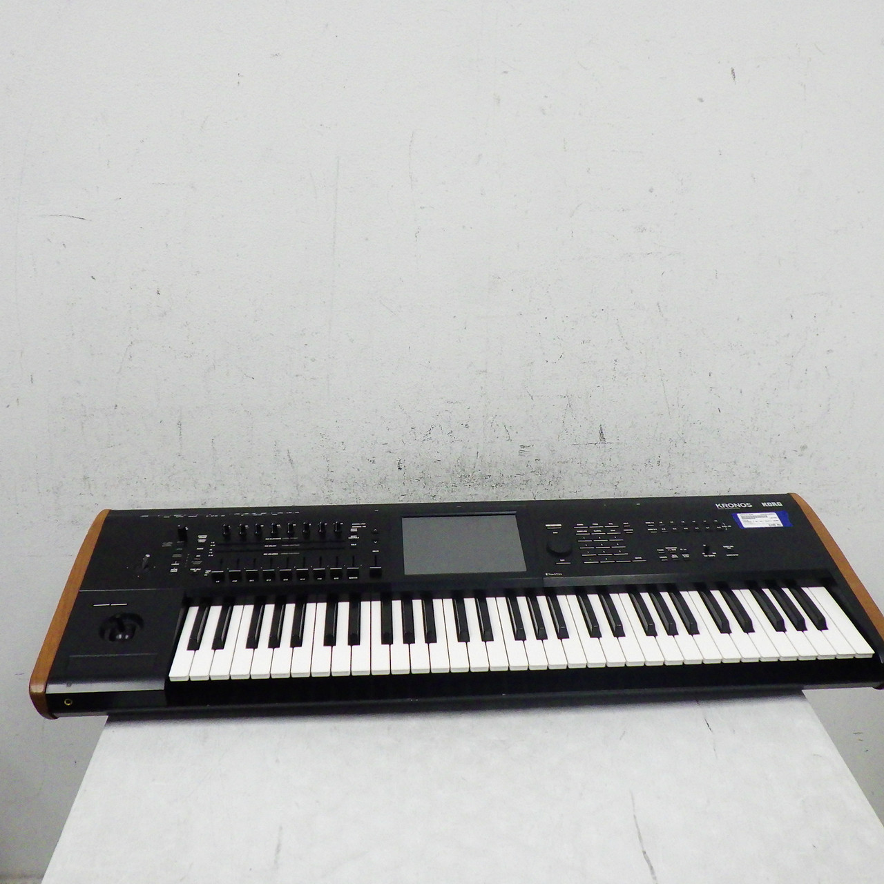 Used Korg KRONOS 2 61 KEY MUSIC WORKSTATION 61-Key Keyboard