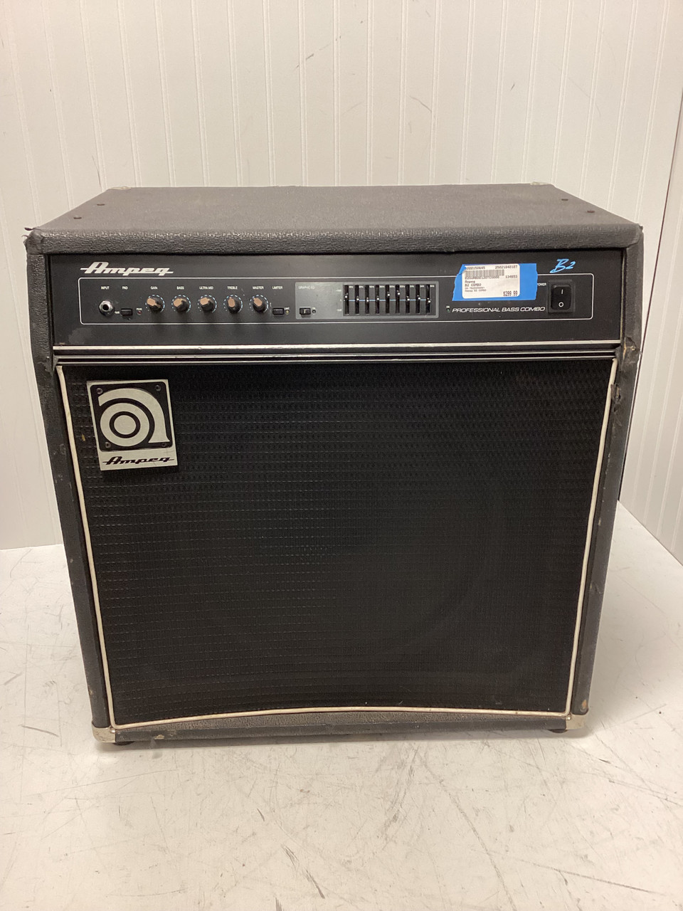 Used Ampeg B2 COMBO 1 x 15 Bass Combo Amplifier 1 x 15