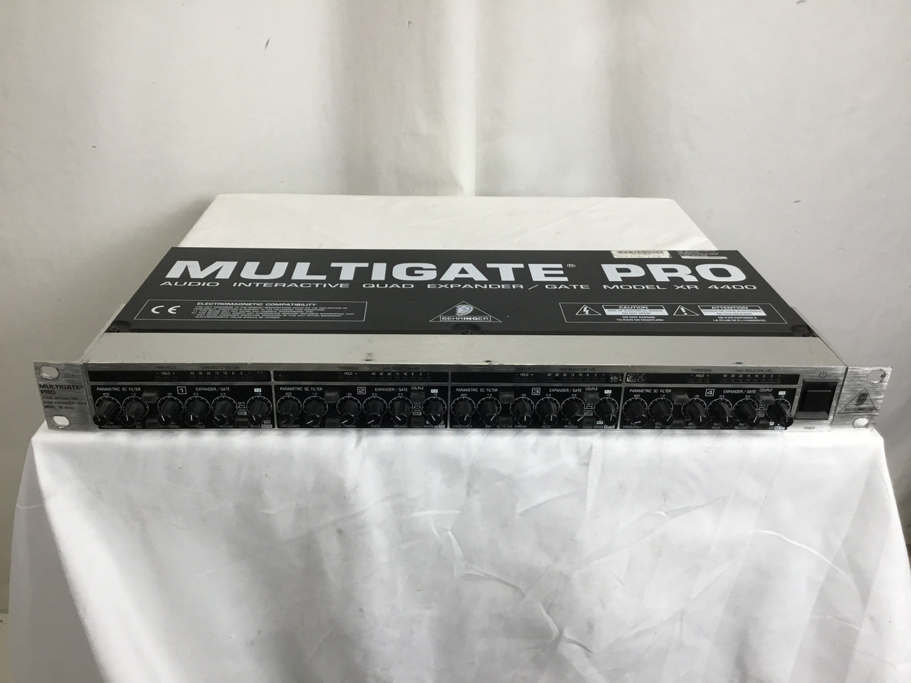 Behringer MULTIGATE PRO XR4400 ② 182439000000000-00-600x600.jpg