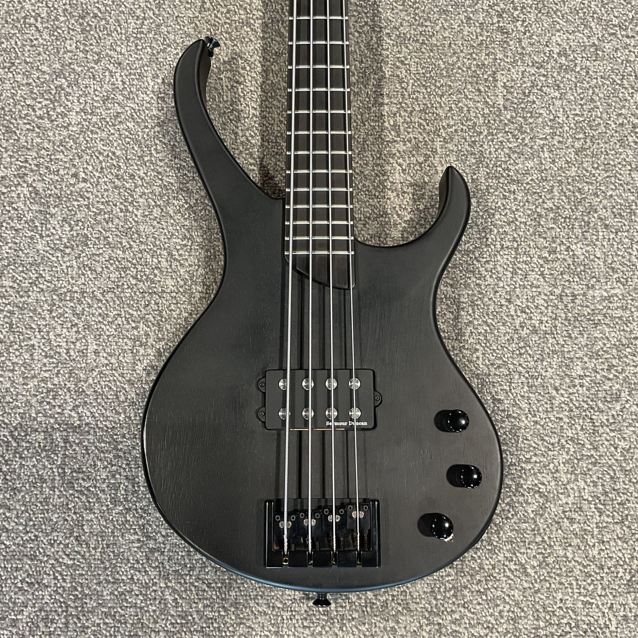Used KRAMER D-1 DISCIPLE Bass Guitar