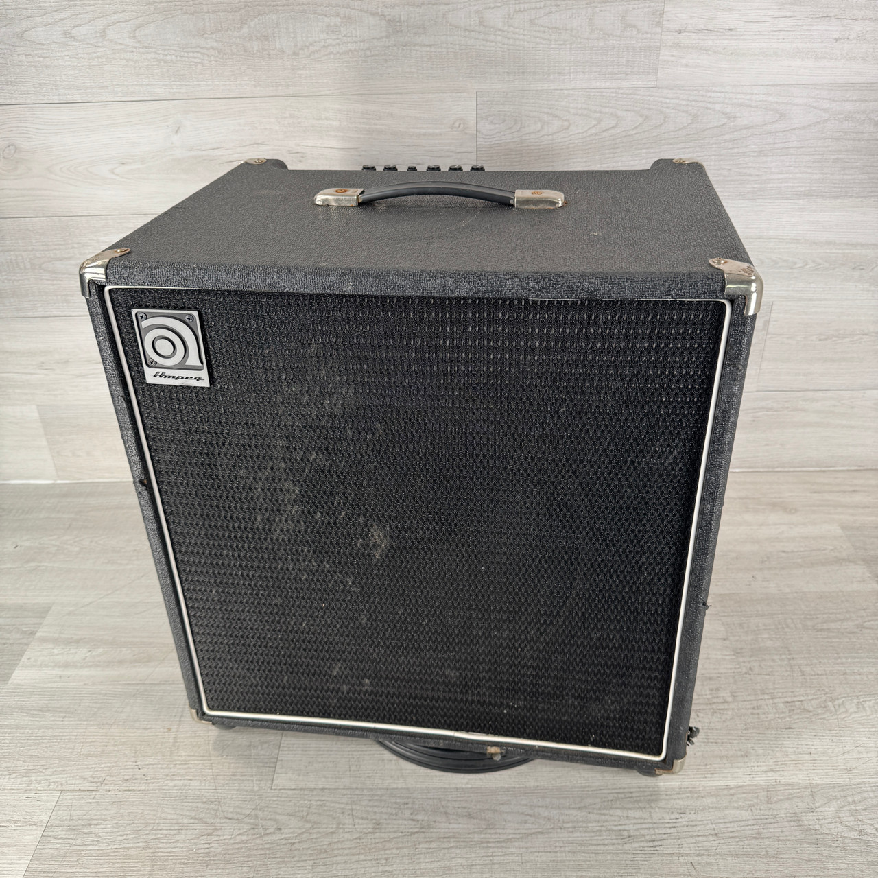 Used Ampeg BA-115 - 1 x 15-inch 100-Watt Bass Combo
