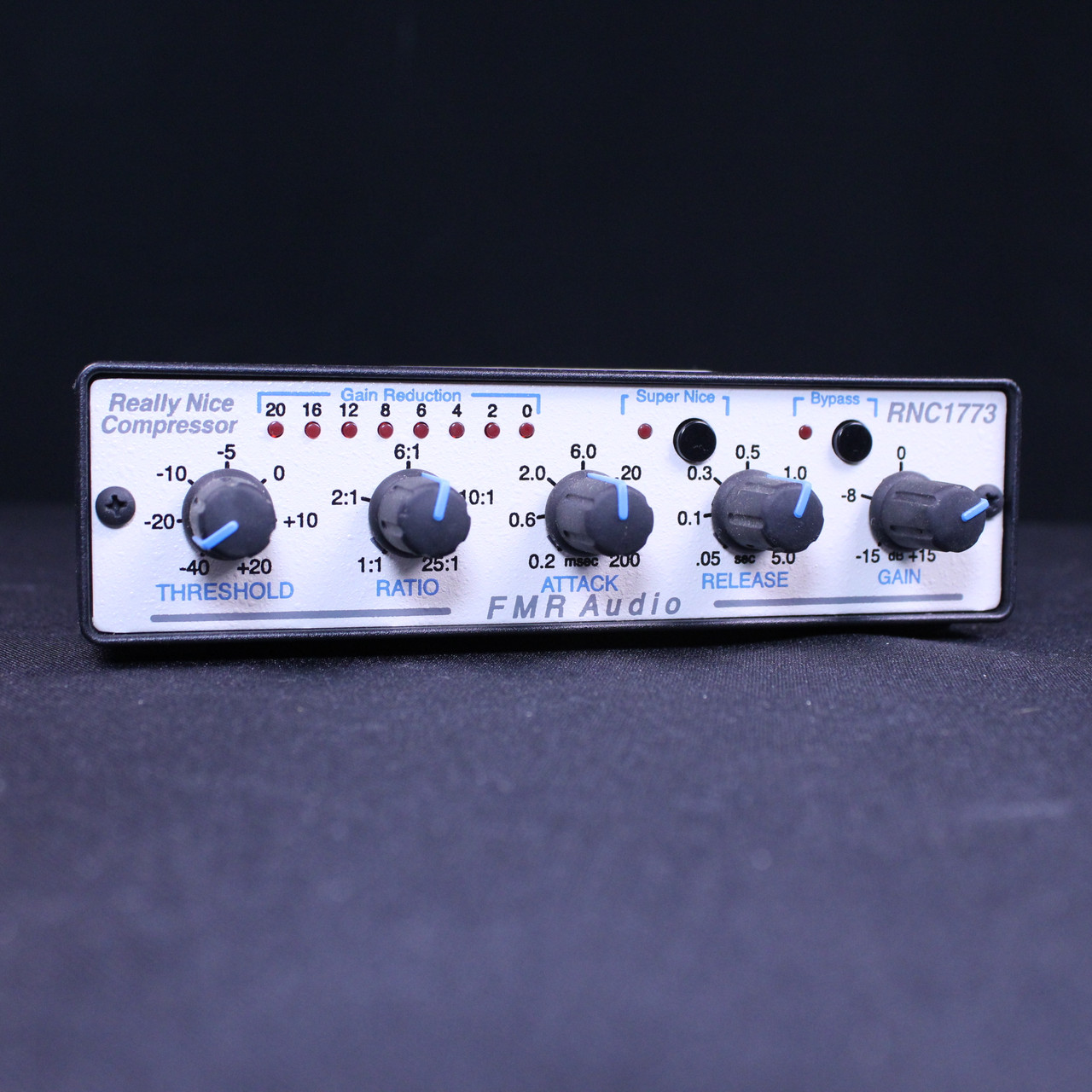 FMR AUDIO 世代を超えたアナログサウンドの魅力』</br>File 01