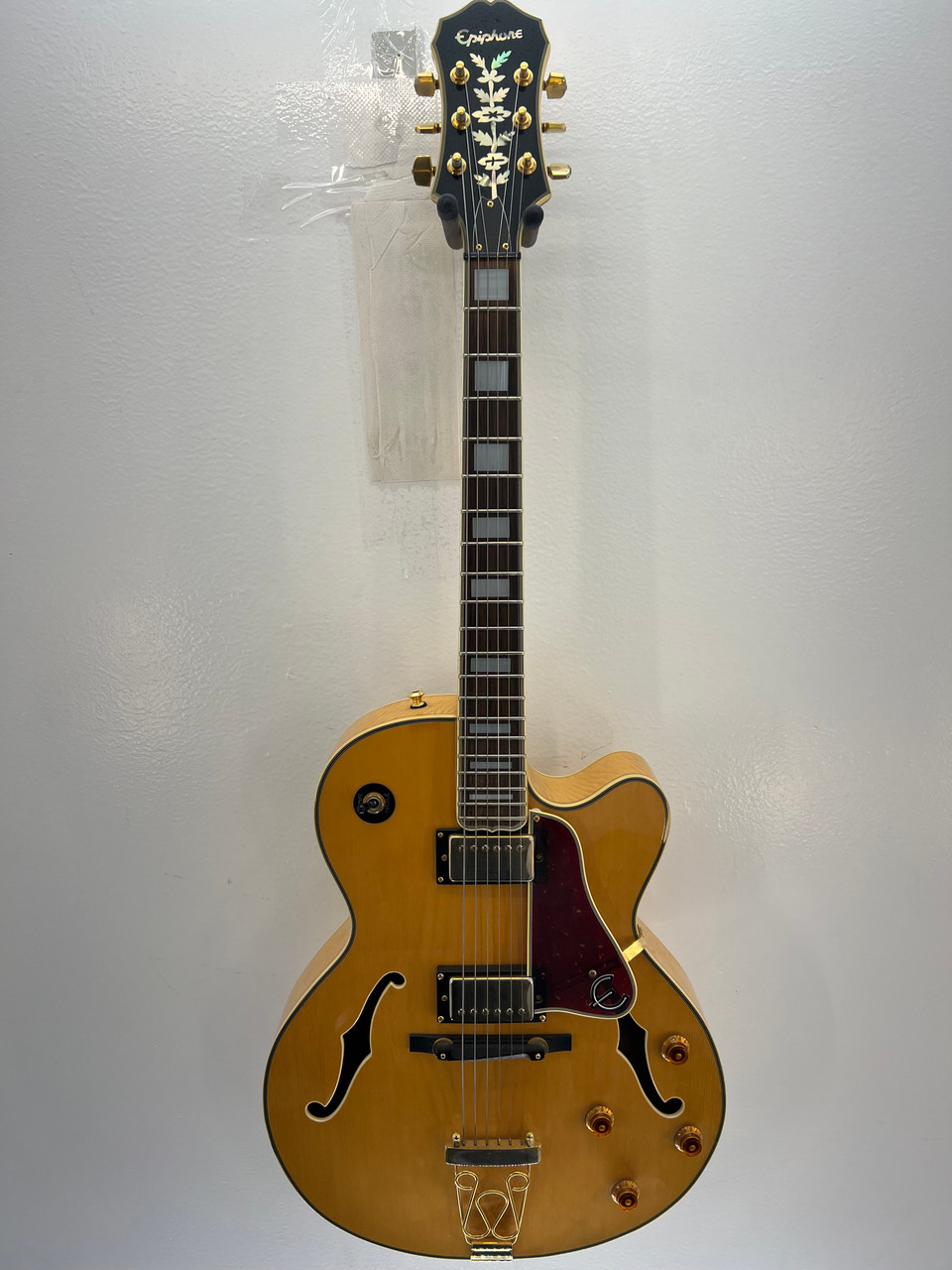Epiphone Emperor ProⅡ Vintage Natural Epiphone Joe Pass Emperor-II PRO - Natural – nafiriguitar.com