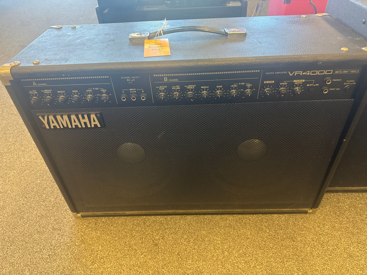 Used Yamaha VR4000 STEREO 2X10 COMBO Solid State Guitar Amp